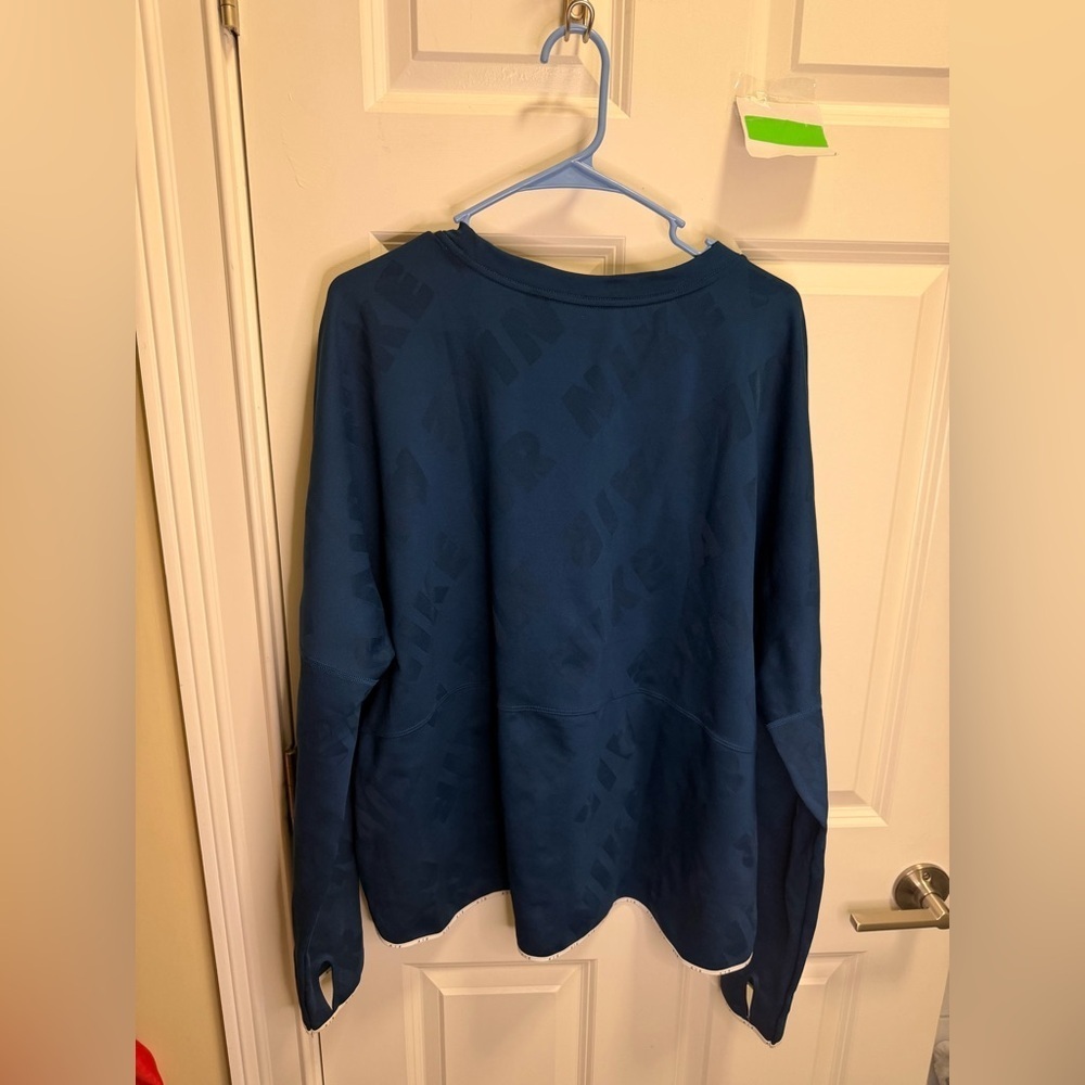 Women’s Nike Crewneck Sweatshirt - Picture 2 of 3